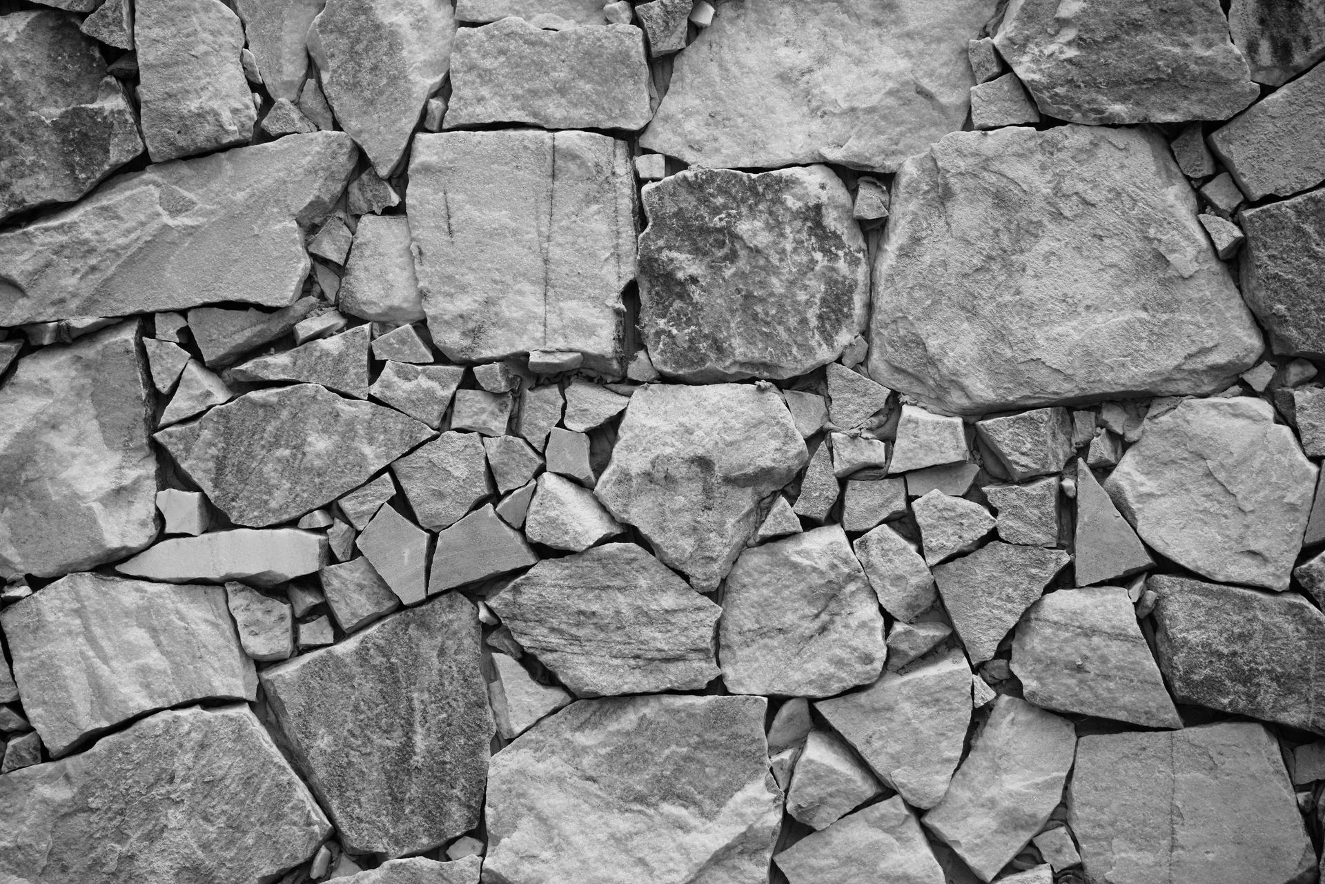 Alvenaria de pedra assentada, em plano fechado
